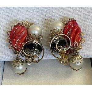 Vtg Unusual Signed Hobe’ Faux Coral Pearl Rhinestone Filigree Clip On Earrings